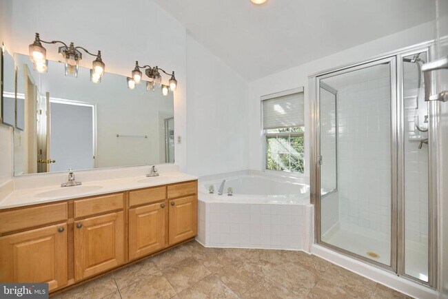 Building Photo - 11485 Carriage Gate Ct