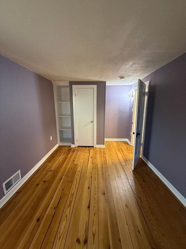 Building Photo - 960 Maple St