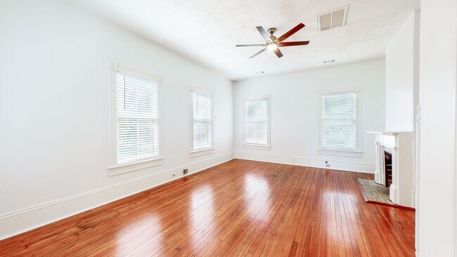 Building Photo - 123 W 41st St