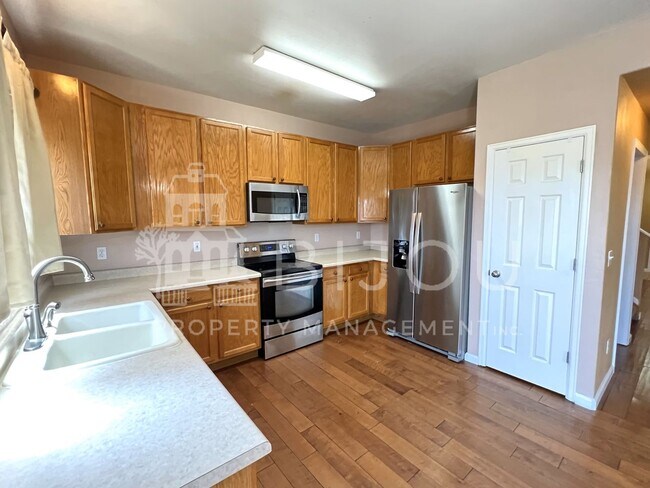 Building Photo - 3739 Range Dr