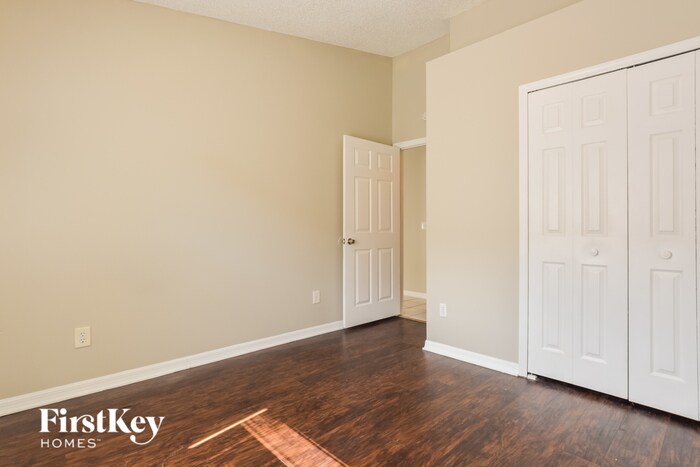 Building Photo - 7543 Groveoak Dr