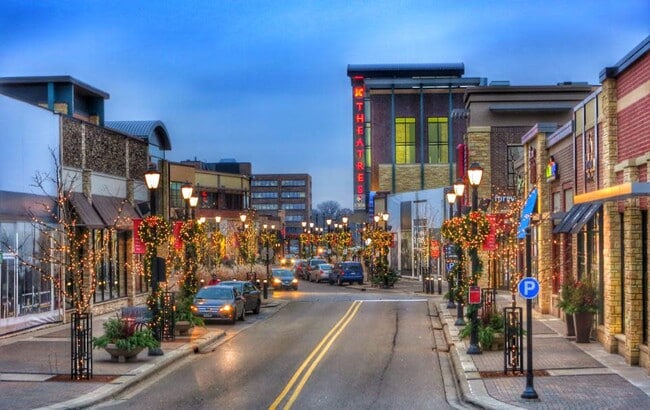 Building Photo - 4536 Cedar Lake Rd S