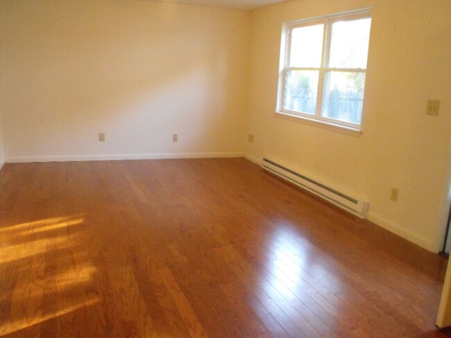 Building Photo - 384 Washington St