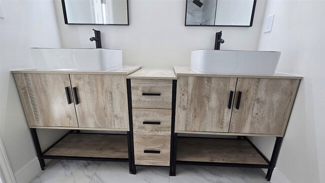 Building Photo - 10101 Bamboo Rd