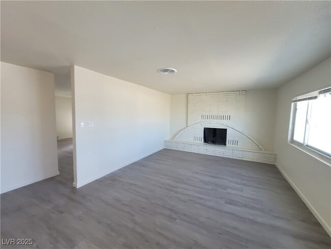 Building Photo - 3749 Ponderosa St