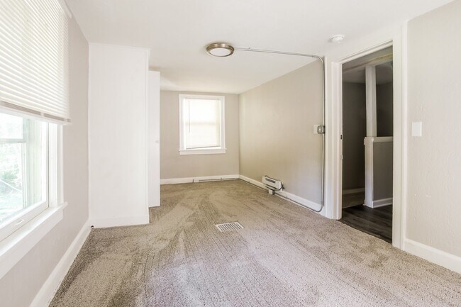 Building Photo - 1606 E 72nd St