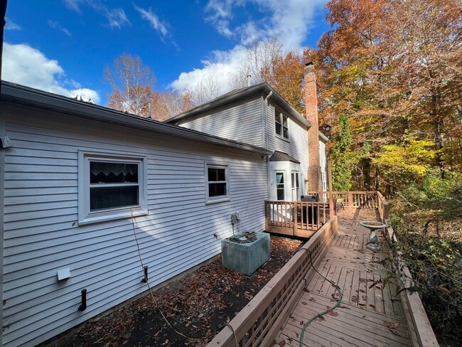 Building Photo - ***Coming Soon*** Spectacular 3 Bed 3.5 Bath Brick Home in Scenic Riverview Estates