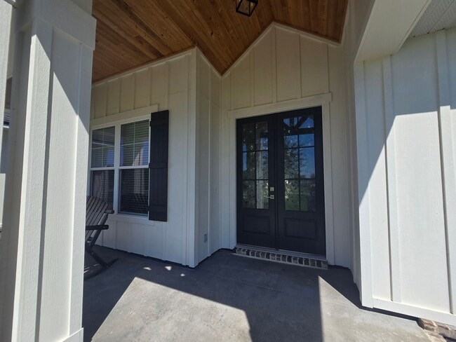 Building Photo - Beautiful 3-Bedroom, 3-Bath Home with Bonu...