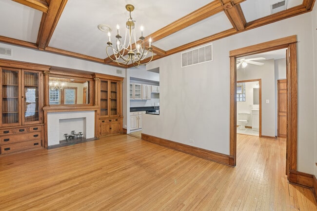 Building Photo - 4432 N Winchester Ave