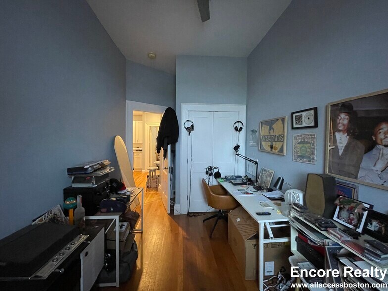 Building Photo - 468 Beacon St