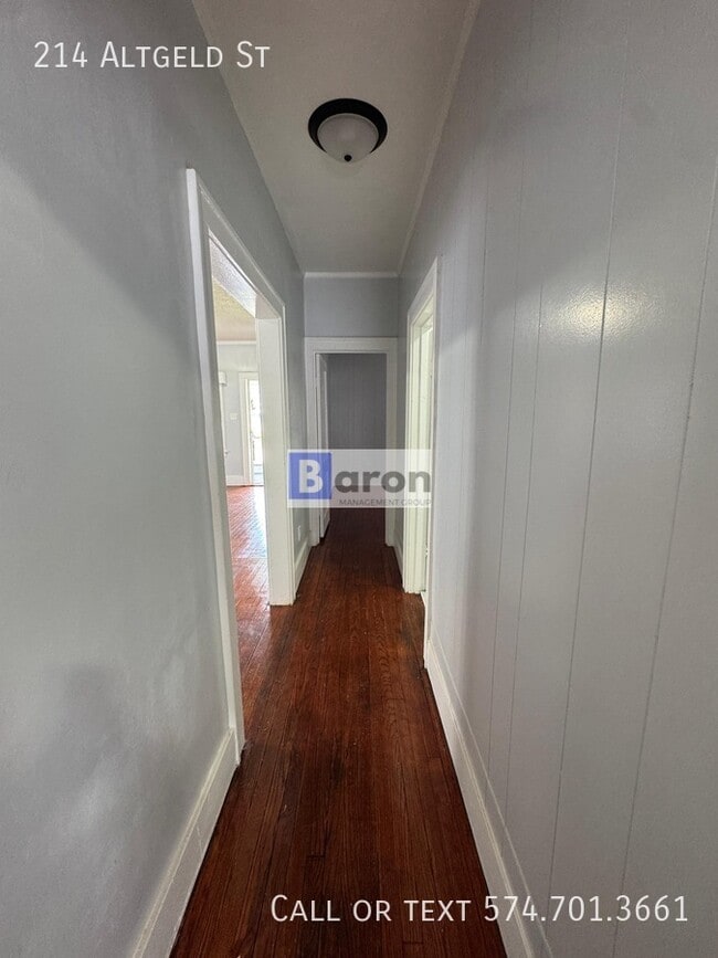 Building Photo - 214 Altgeld St