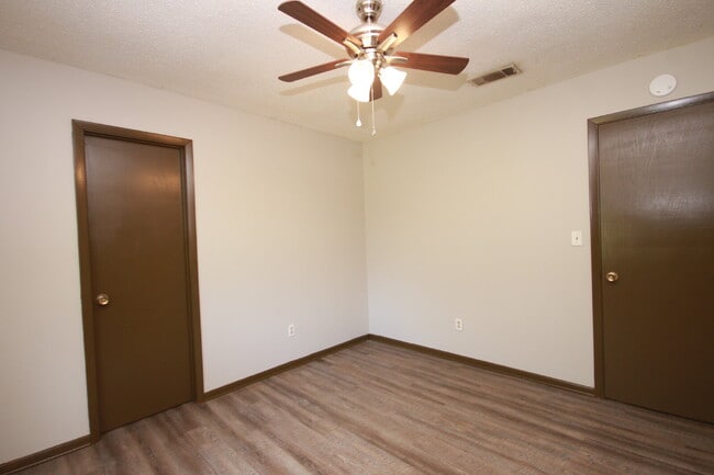 Building Photo - Peaceful Country Living Near UWF & Navy Fe...