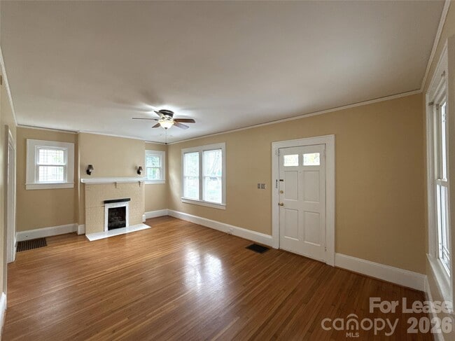Building Photo - 420 N Laurel Ave