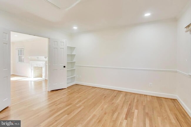 Building Photo - 4001 N Ridgeview Rd