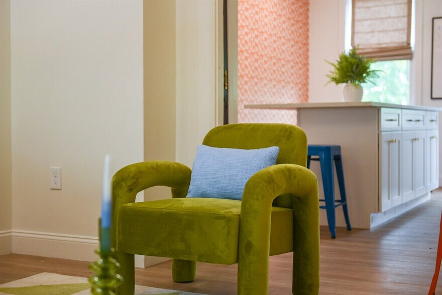 Building Photo - 1816 Rhine St