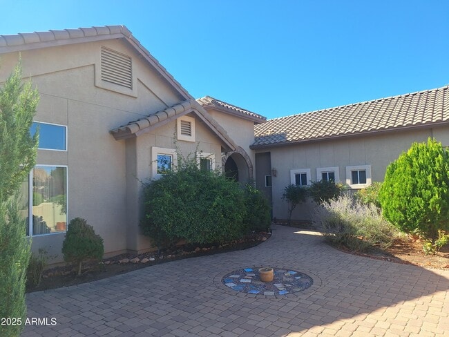 Building Photo - 5715 E la Privada Dr