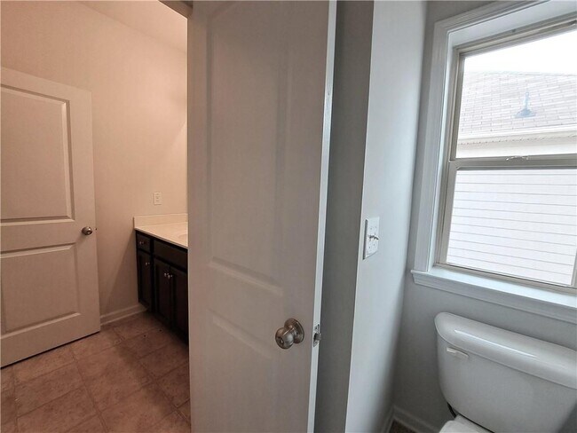 Building Photo - 3329 Long Creek Dr