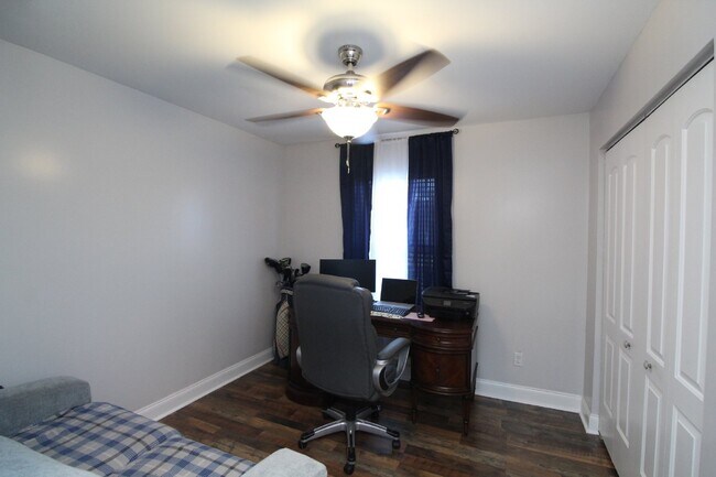 Building Photo - Updated 2BR Home Near Downtown Pensacola –...