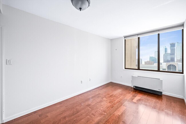 Building Photo - 45 River Dr S