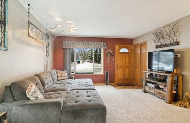 Building Photo - 460 Flagstaff Ln