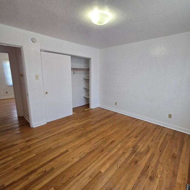 Building Photo - 205 Madison St NE