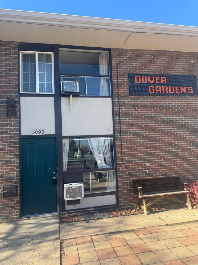 Building Photo - 5093-5099 Dover St.