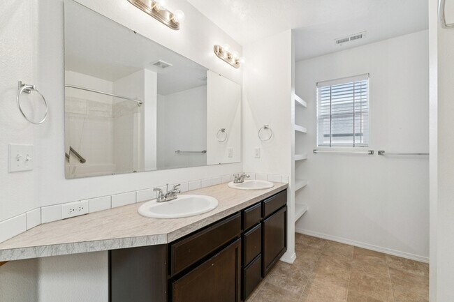 Building Photo - 11416 W Colorado River St