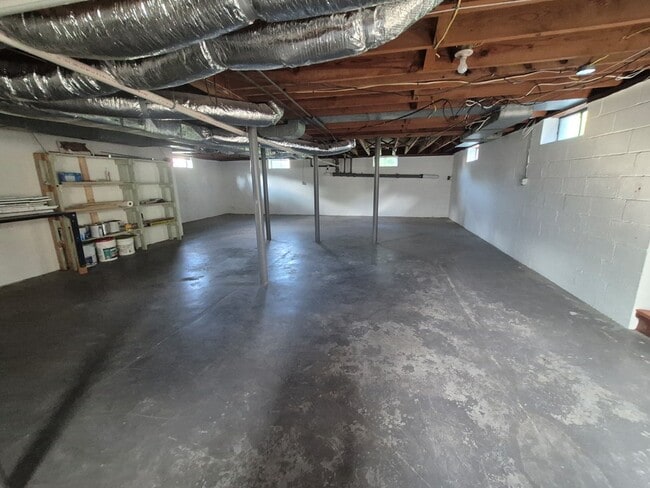 Building Photo - 250 Gillespie Dr NE
