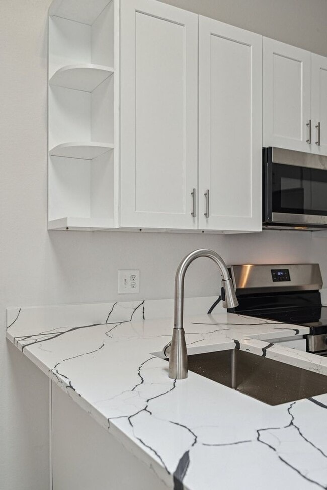 Building Photo - Charming 1BR Condo in Denver
