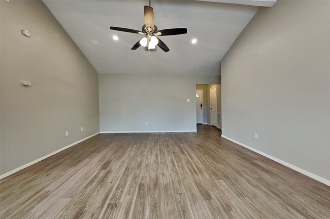 Building Photo - 10002 Peachridge Dr