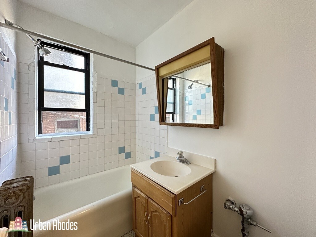 Building Photo - 701 W Belmont Ave