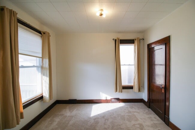 Building Photo - 316 Pine St