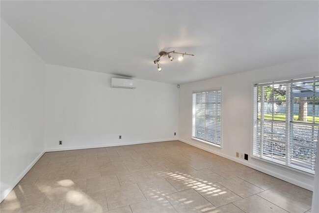 Building Photo - 10903 Mellow Ln
