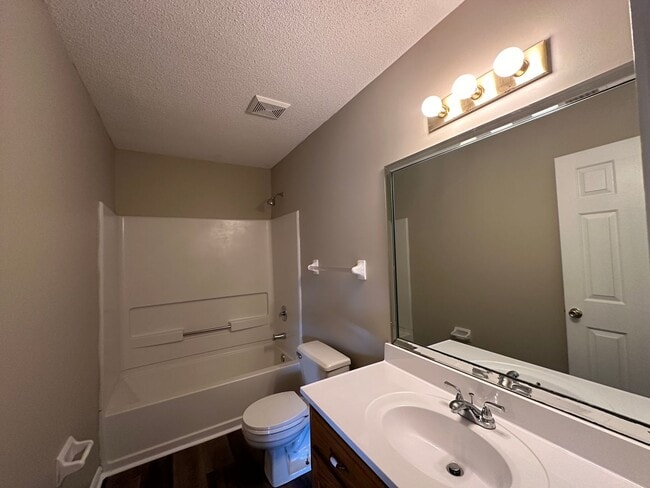 Building Photo - Olive Branch/ Center Hill Area- 3BR/ 2BA AVAILABLE NOW! New Flooring and Freshly Painted!