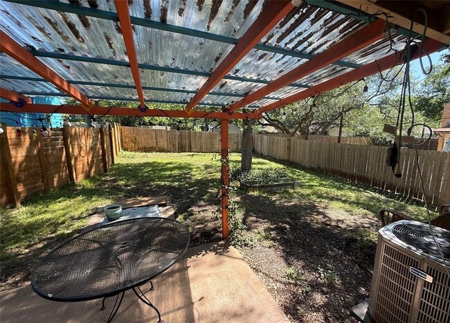 Building Photo - 1704 Brittany Blvd