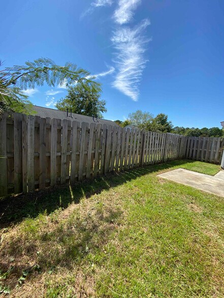 Building Photo - 247 Blue Savannah St