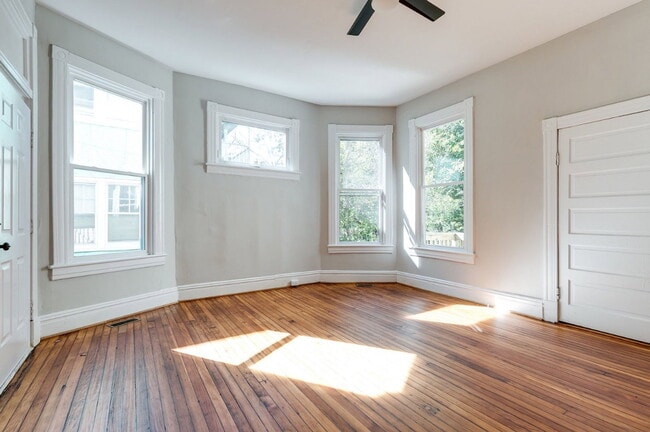 Building Photo - 3418 Carolina Ave