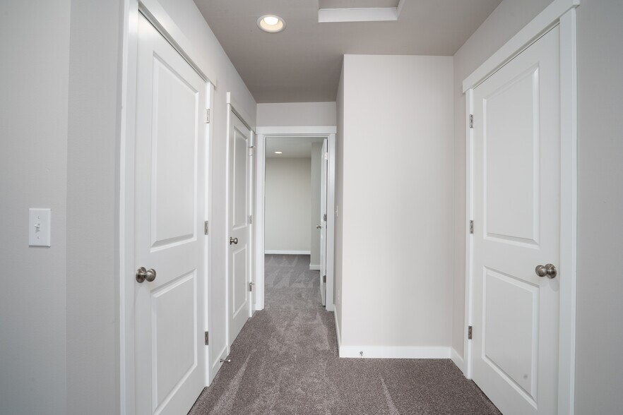 Building Photo - 604 F and S Grade Rd