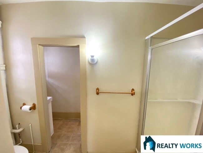 Building Photo - Adorable 2 bed 2 bath house!