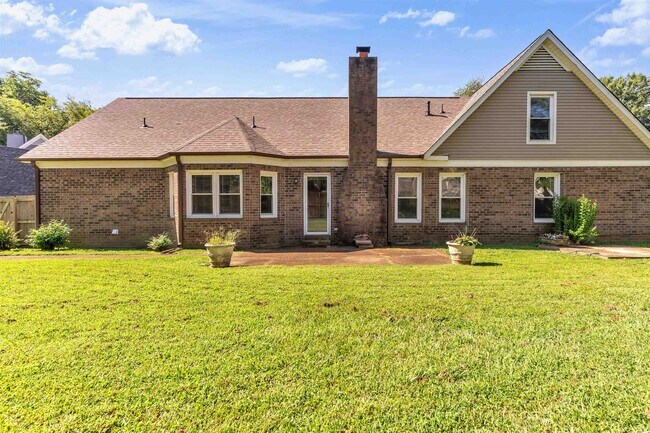 Building Photo - 636 N Fox Chase Cove