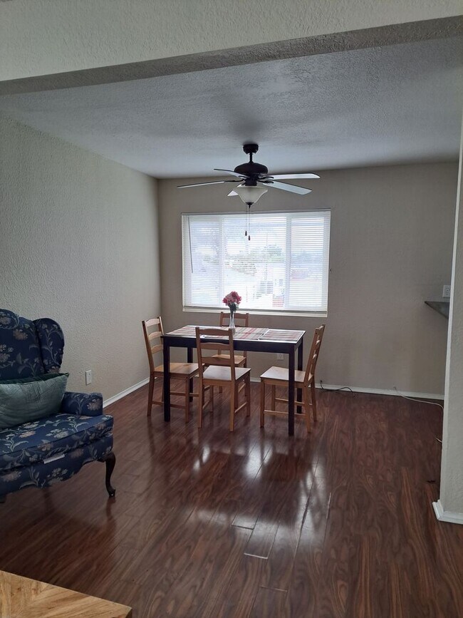 Building Photo - 1835 Carmona Ave