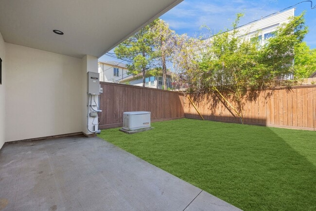 Building Photo - 306 W Pierce St