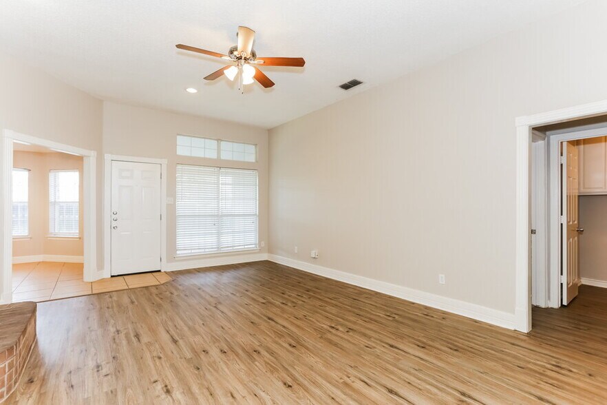 Building Photo - 724 Nicole Dr