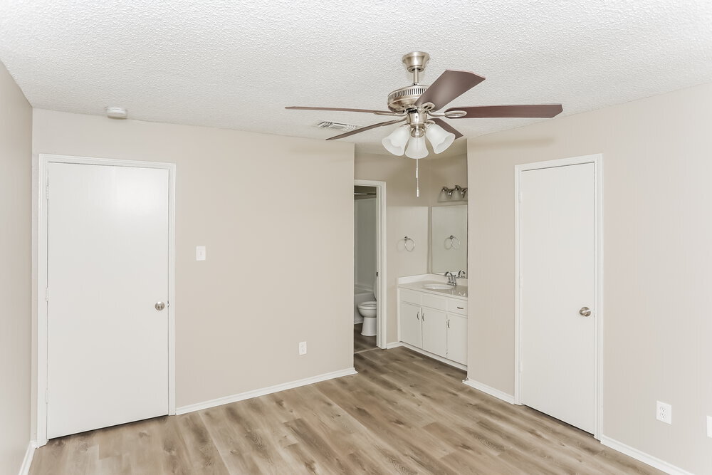 Building Photo - 6004 Cool Springs Dr