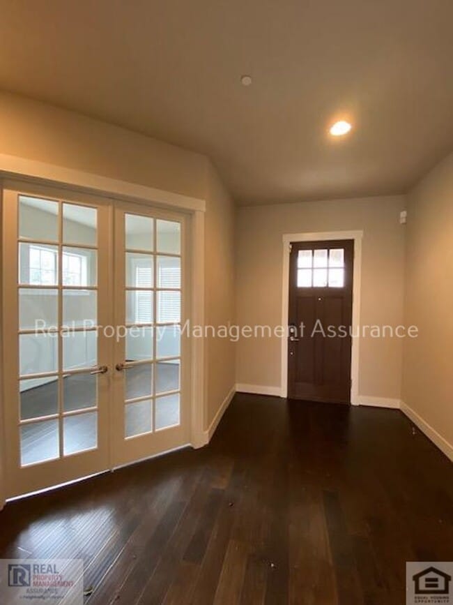 Building Photo - 11717 SW Barcelona St