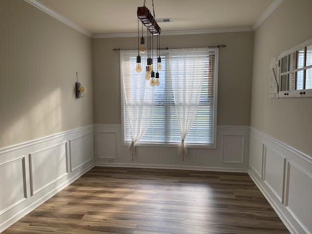 Building Photo - Welcome to this stunning 4-bedroom, 3-bath...