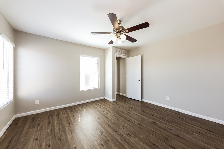 Building Photo - 12530 W Willow Ave