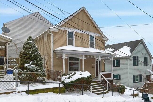 Building Photo - 112 Dewitt St