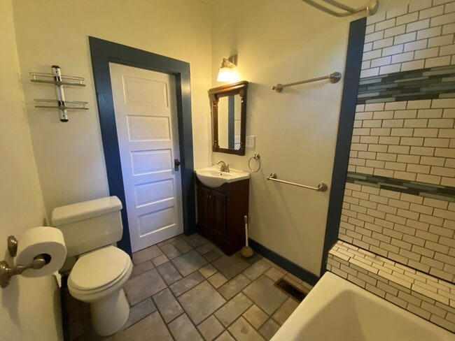 Building Photo - 3 Bedroom Home for Rent - HR Heights