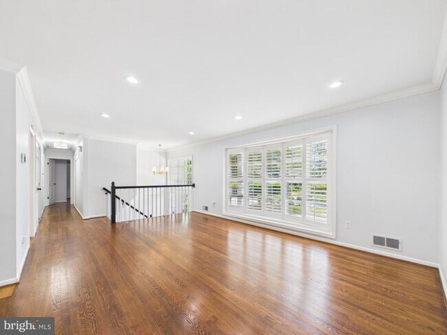 Building Photo - 9201 Cherrytree Dr